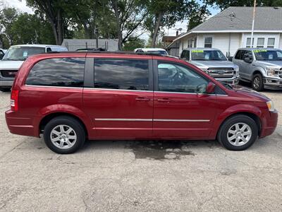 2010 Chrysler Town & Country Touring   - Photo 2 - Topeka, KS 66608
