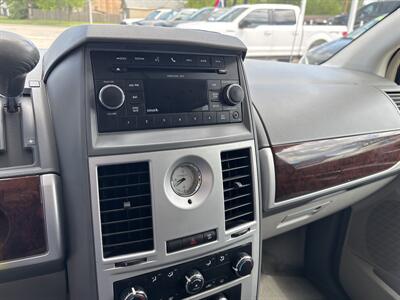 2010 Chrysler Town & Country Touring   - Photo 21 - Topeka, KS 66608