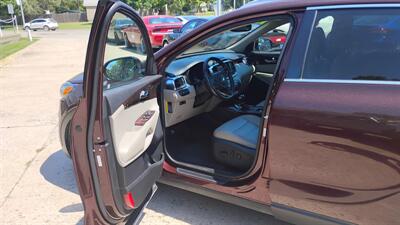 2017 Kia Sorento EX Plus V6   - Photo 10 - Topeka, KS 66608