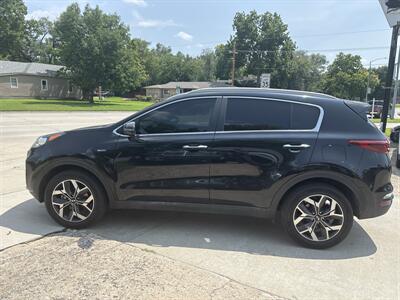 2020 Kia Sportage EX - Photo 2 - Topeka, KS 66608