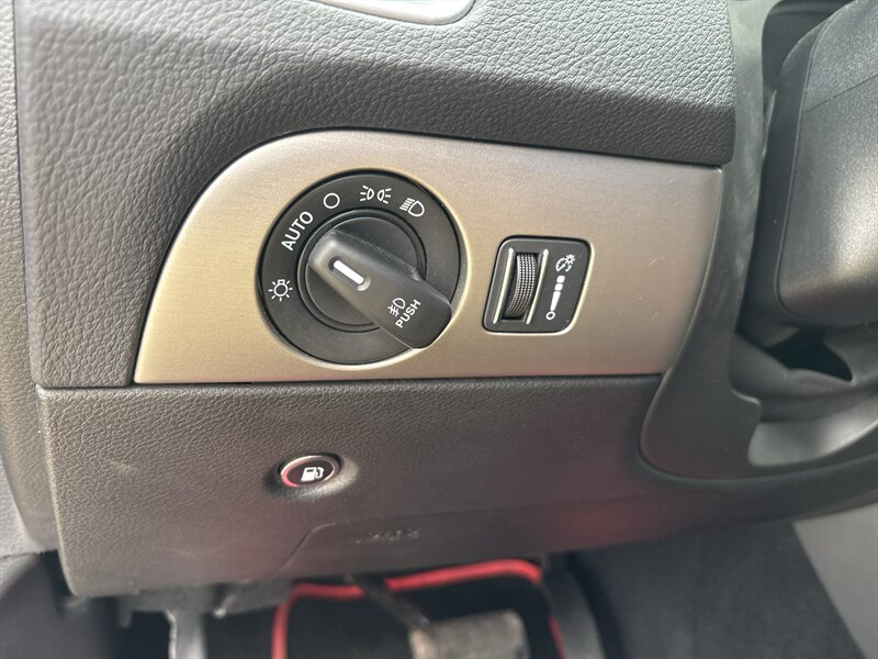 2019 Dodge Durango SXT - Photo 15 - Topeka, KS 66608