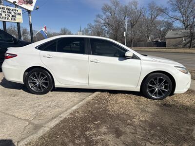 2015 Toyota Camry LE   - Photo 2 - Topeka, KS 66608