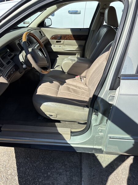 2004 Mercury Grand Marquis LS Premium - Photo 4 - Topeka, KS 66608