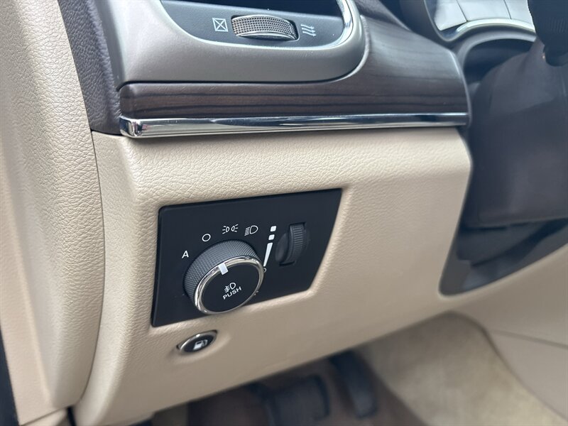 2015 Jeep Grand Cherokee Overland - Photo 12 - Topeka, KS 66608
