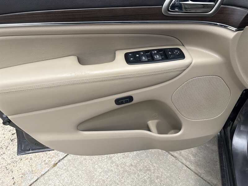2015 Jeep Grand Cherokee Overland - Photo 10 - Topeka, KS 66608