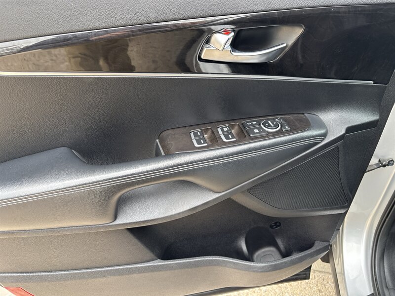 2017 Kia Sorento L - Photo 13 - Topeka, KS 66608