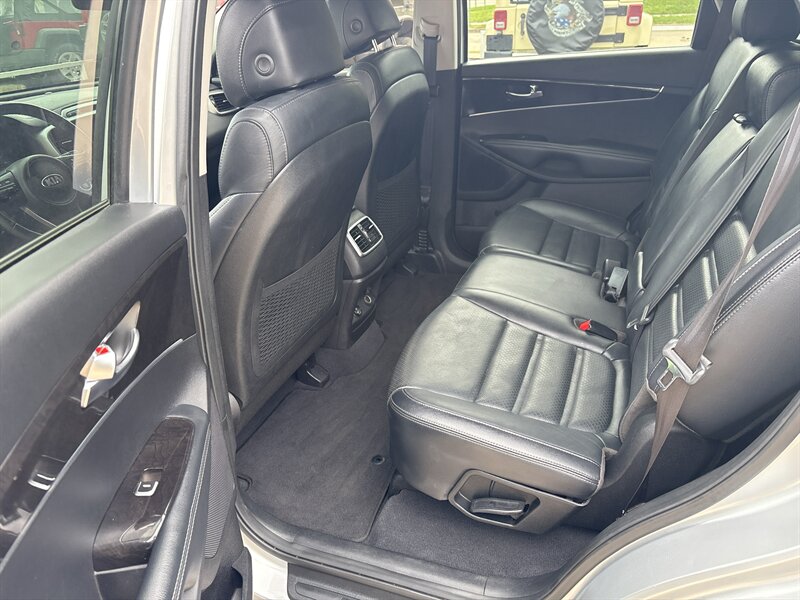 2017 Kia Sorento L - Photo 32 - Topeka, KS 66608