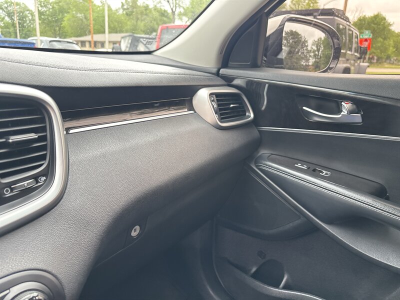 2017 Kia Sorento L - Photo 29 - Topeka, KS 66608