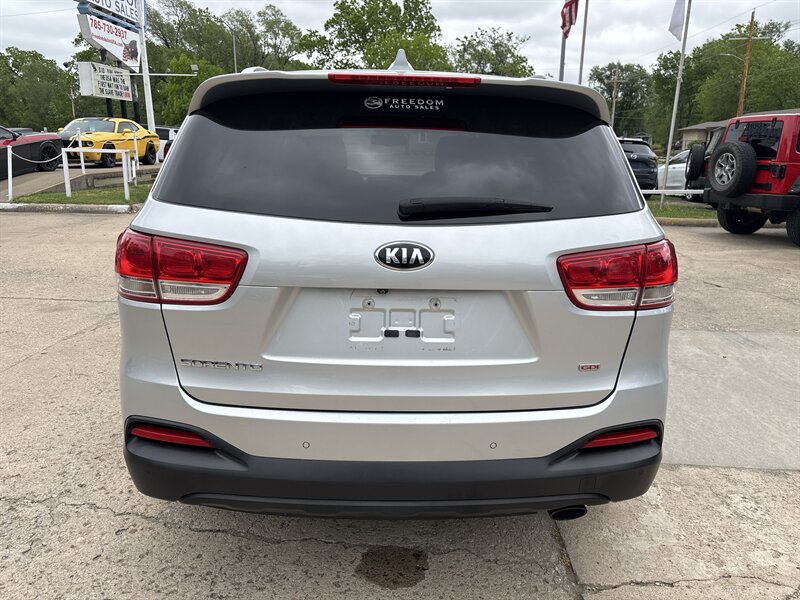2017 Kia Sorento L - Photo 4 - Topeka, KS 66608