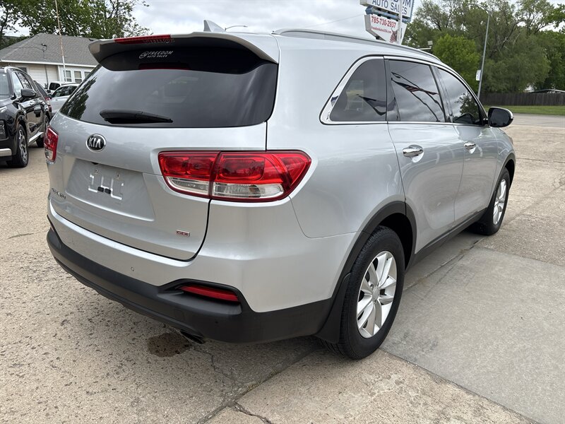 2017 Kia Sorento L - Photo 3 - Topeka, KS 66608