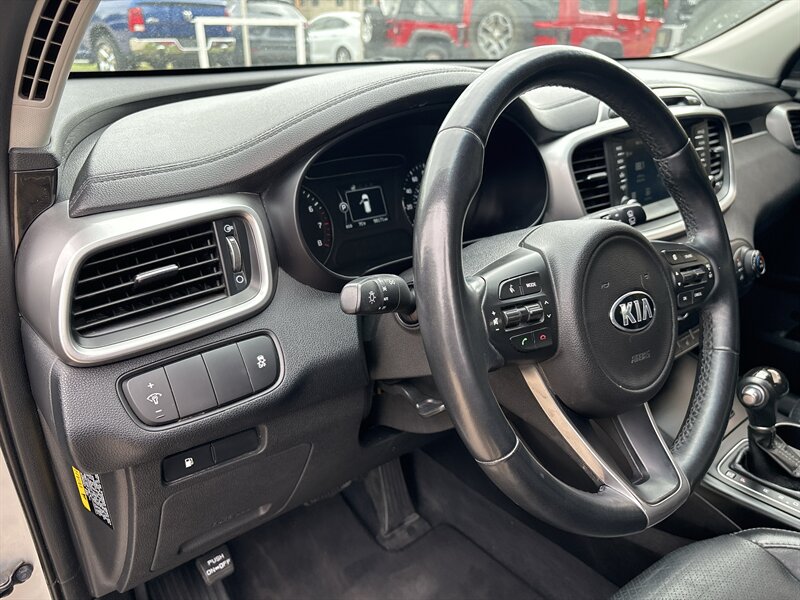 2017 Kia Sorento L - Photo 16 - Topeka, KS 66608