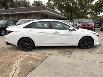 2022 Hyundai ELANTRA SEL   - Photo 2 - Topeka, KS 66608