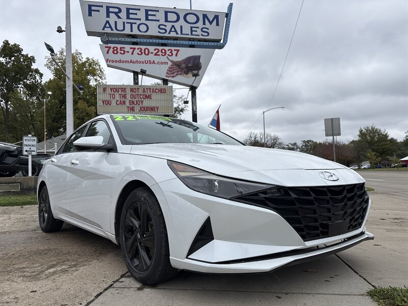 2022 Hyundai ELANTRA SEL