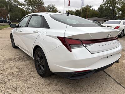 2022 Hyundai ELANTRA SEL   - Photo 5 - Topeka, KS 66608