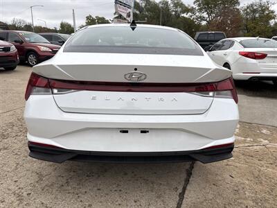 2022 Hyundai ELANTRA SEL   - Photo 4 - Topeka, KS 66608