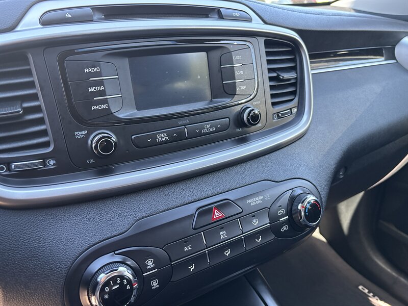 2017 Kia Sorento L   - Photo 15 - Topeka, KS 66608