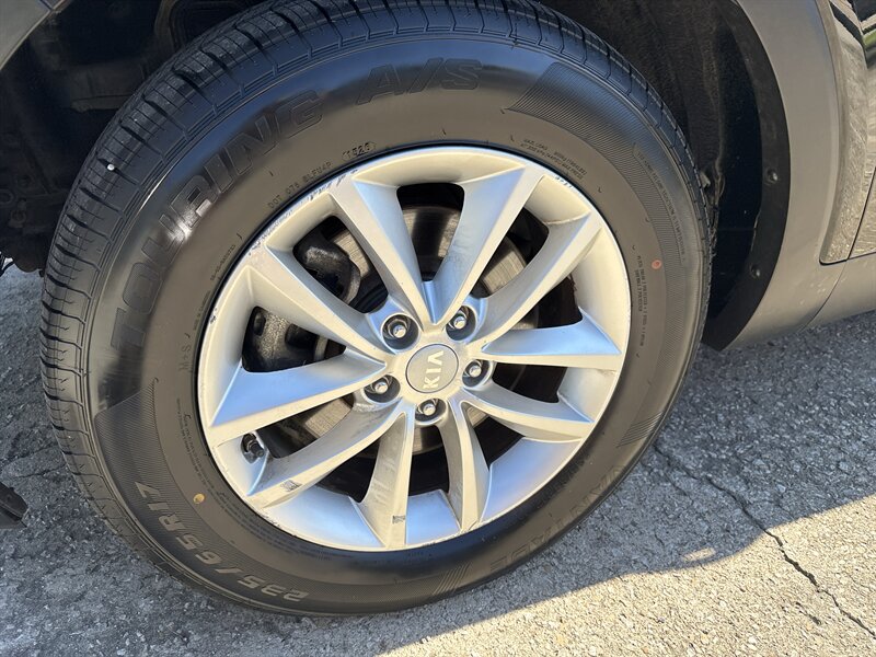 2017 Kia Sorento L   - Photo 8 - Topeka, KS 66608