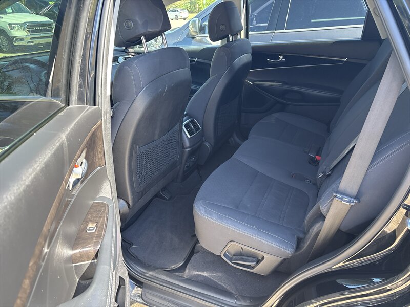 2017 Kia Sorento L   - Photo 18 - Topeka, KS 66608
