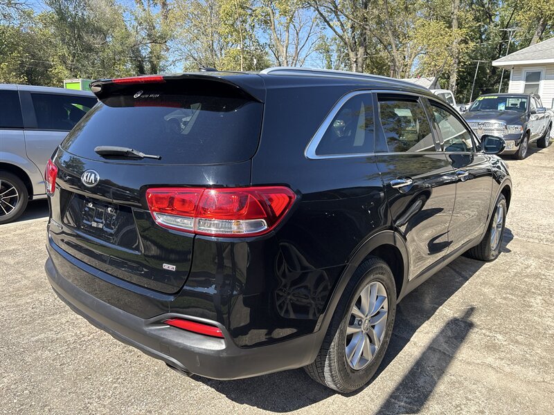 2017 Kia Sorento L   - Photo 5 - Topeka, KS 66608