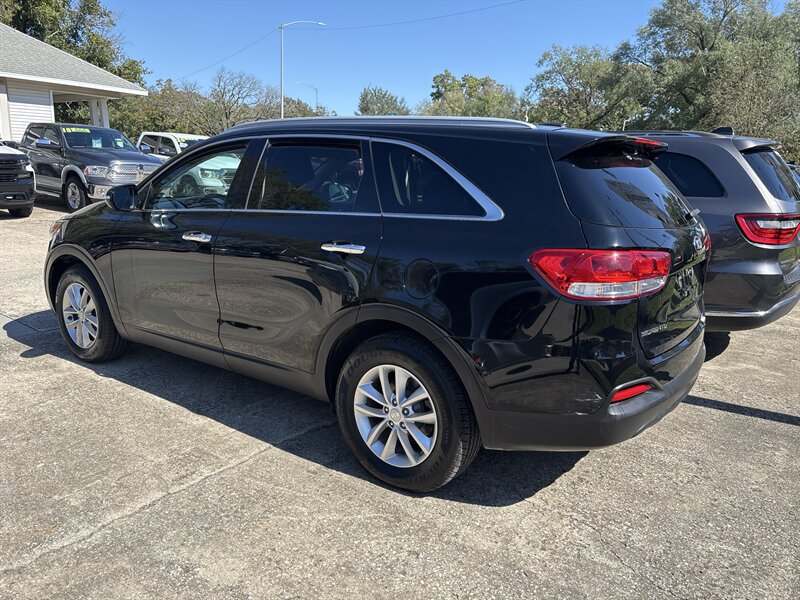 2017 Kia Sorento L   - Photo 3 - Topeka, KS 66608