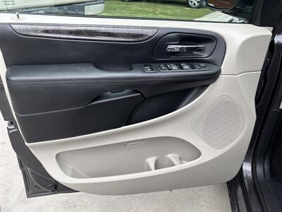 2016 Dodge Grand Caravan SXT   - Photo 18 - Topeka, KS 66608