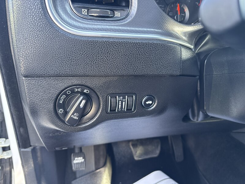 2013 Dodge Charger R/T   - Photo 14 - Topeka, KS 66608