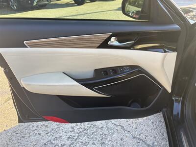 2017 Kia Cadenza Premium - Photo 13 - Topeka, KS 66608