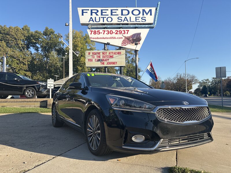 2017 Kia Cadenza Premium   - Photo 1 - Topeka, KS 66608