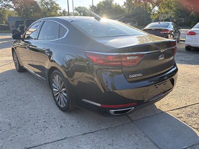 2017 Kia Cadenza Premium - Photo 5 - Topeka, KS 66608