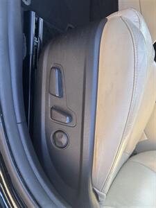 2017 Kia Cadenza Premium - Photo 16 - Topeka, KS 66608