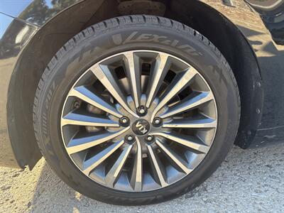 2017 Kia Cadenza Premium - Photo 9 - Topeka, KS 66608