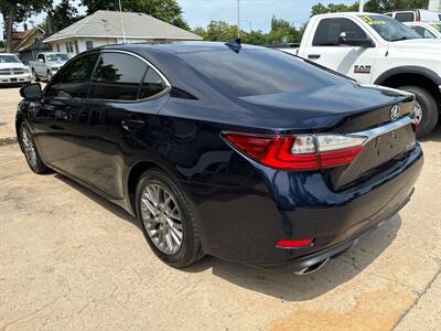 2018 Lexus ES   - Photo 24 - Topeka, KS 66608