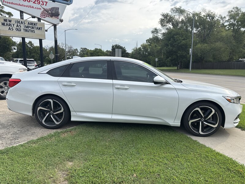 2018 Honda Accord Sport   - Photo 2 - Topeka, KS 66608