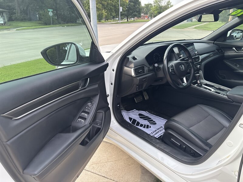 2018 Honda Accord Sport   - Photo 7 - Topeka, KS 66608