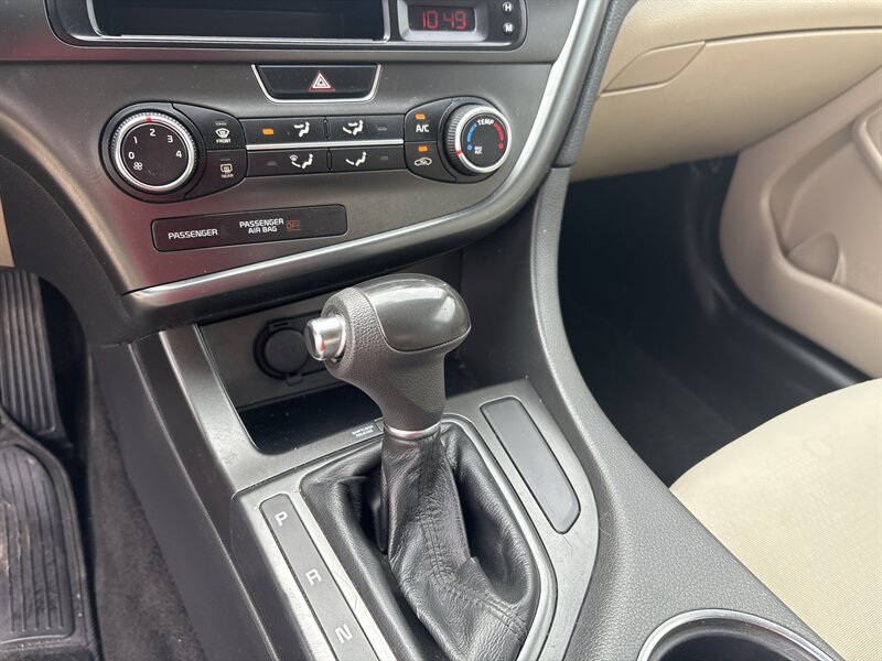 2015 Kia Optima LX   - Photo 17 - Topeka, KS 66608