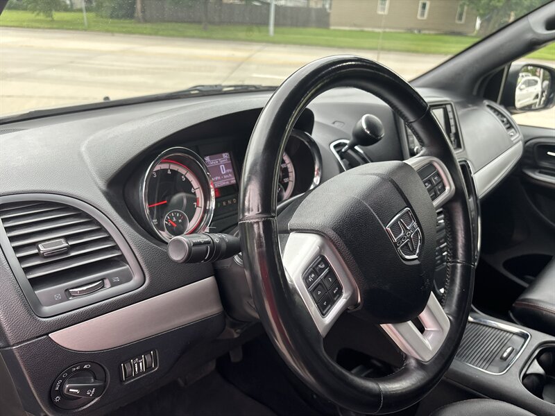 2019 Dodge Grand Caravan GT   - Photo 11 - Topeka, KS 66608
