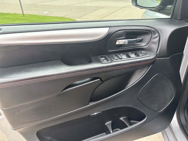 2019 Dodge Grand Caravan GT   - Photo 9 - Topeka, KS 66608
