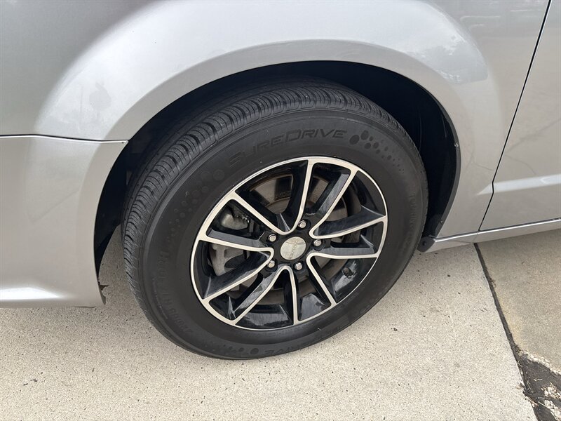 2019 Dodge Grand Caravan GT   - Photo 7 - Topeka, KS 66608