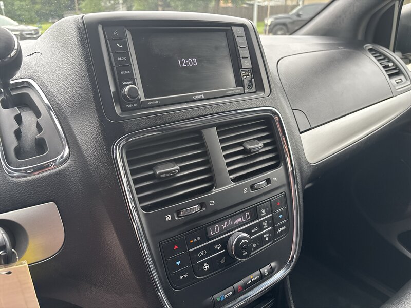 2019 Dodge Grand Caravan GT   - Photo 13 - Topeka, KS 66608