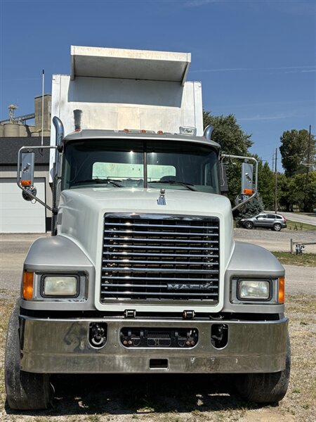 2016 Mack CXU613 CXU613   - Photo 2 - Grand Rapids, OH 43522