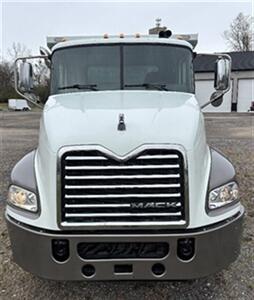2016 Mack CXU613 CXU613   - Photo 2 - Grand Rapids, OH 43522