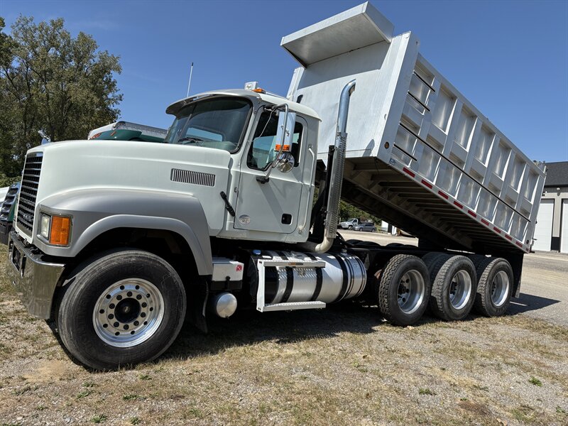 2016 Mack CXU613 CXU613   - Photo 3 - Grand Rapids, OH 43522