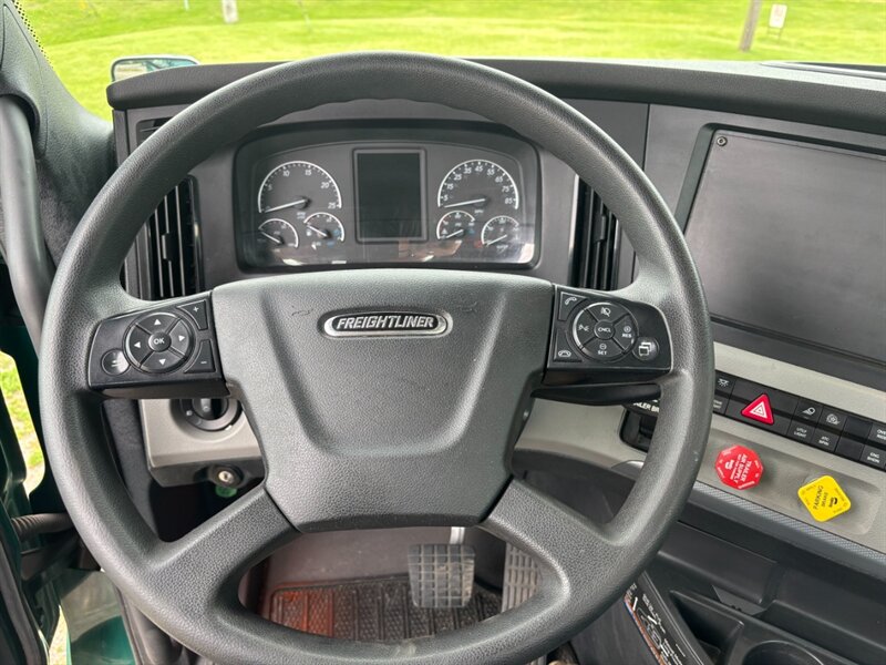 2022 Freightliner New Cascadia 116   - Photo 7 - Grand Rapids, OH 43522