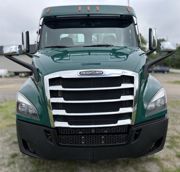 2022 Freightliner New Cascadia 116   - Photo 3 - Grand Rapids, OH 43522