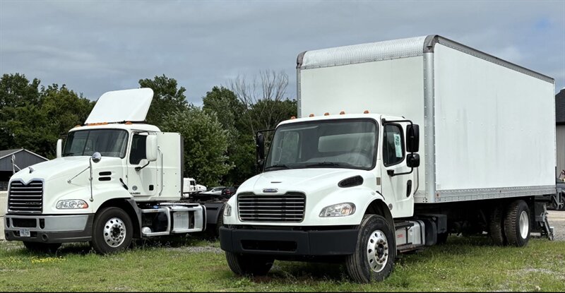 2020 Freightliner M2 Box Truck  106 Medium Duty Series - Photo 1 - Grand Rapids, OH 43522