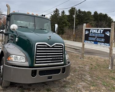 2017 Mack Pinnacle   - Photo 12 - Grand Rapids, OH 43522