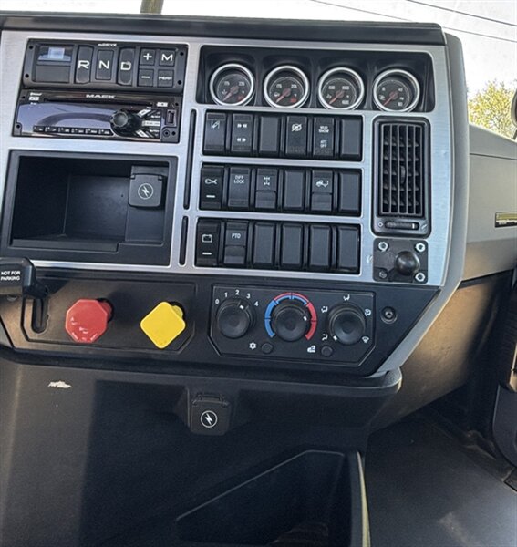 2020 Mack Anthem 64T - Photo 9 - Grand Rapids, OH 43522