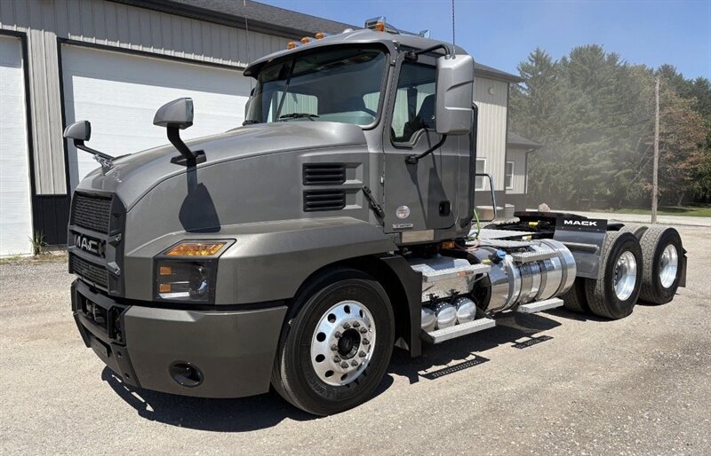 2025 Mack Anthem - Photo 2 - Grand Rapids, OH 43522
