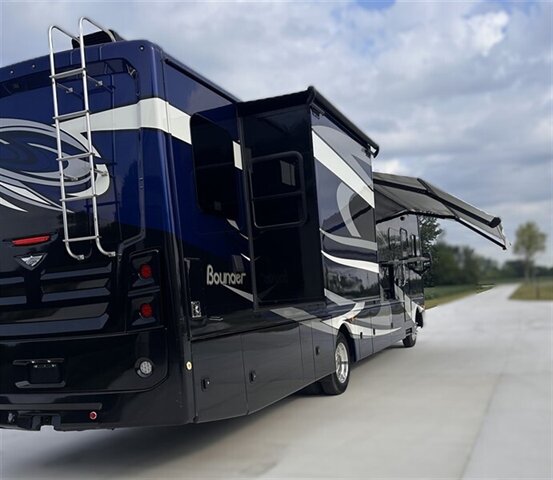 2018 Fleetwood Bounder - Photo 12 - Grand Rapids, OH 43522