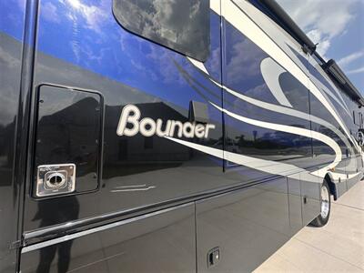 2018 Fleetwood Bounder 36'   - Photo 6 - Grand Rapids, OH 43522